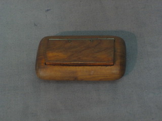 A snuff box with hinged lid 2"