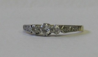 An 18ct  gold dress ring set 3 diamonds and 3 diamonds to the shoulders