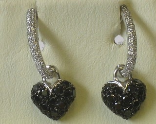 A pair of 18ct gold earrings in the form of hearts