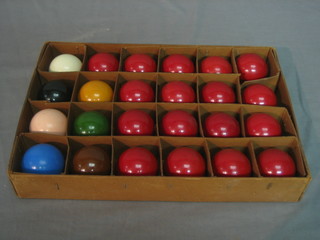 A set of Crystalate snooker balls, boxed