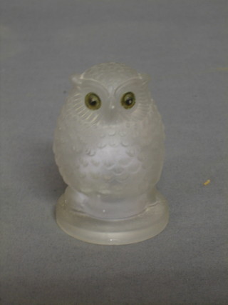 A night light in the form of an owl 3"