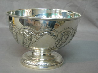 An Edwardian circular embossed silver bowl, (marks rubbed) 15oz