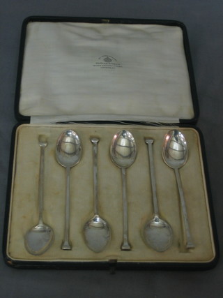 A set of 6 silver nail end coffee spoons, Sheffield 1922 1 oz