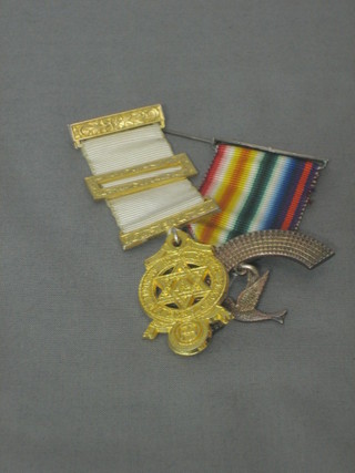 A gilt metal chapter jewel and a Royal Ark Mariners jewel