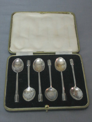 6 silver coffee spoons, Sheffield 1935 1 ozs, cased