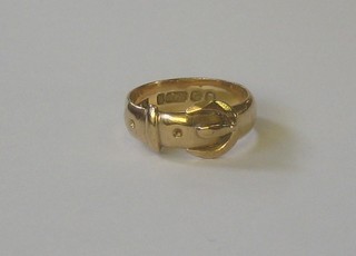 A Victorian 9ct gold buckle ring