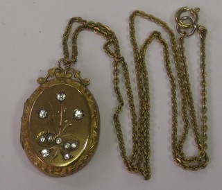 A gilt metal locket hung on a gilt chain