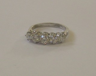 An lady's attractive 18ct white gold dress ring set 5 diamonds with 6 diamonds to the shoulders, approx 1.41ct
