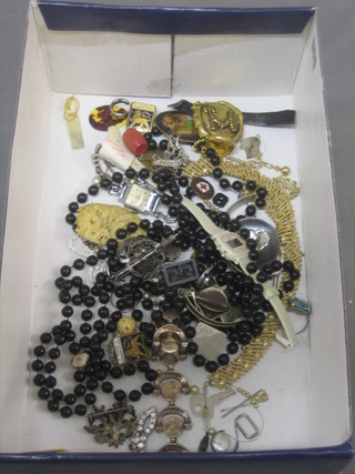 A quantity of various costume jewellery etc