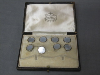 A set of 4, 14ct gold, silver and  mother of pearl dress studs, together with a pair of matching cufflinks (1f)