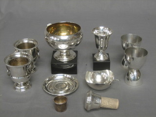 A Continental silver goblet shaped trophy cup 3", 1 other trophy cup 3", a small collection of silver plated items and a silver bottle stop