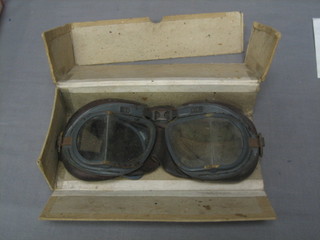 A pair of WWII Air Ministry issue Mark VIII goggles, cased