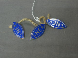 3 LNER oval enamelled badges marked 22 85 176
