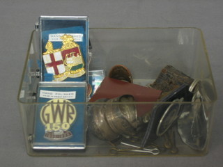 3 reproduction enamelled railway badges, a Girl Guides belt buckle etc