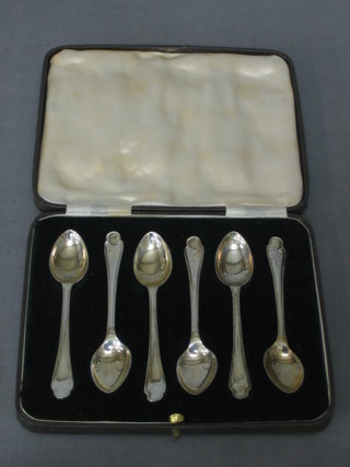 A set of 6 silver coffee spoons, Sheffield 1964, 1oz, cased