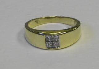 A gentleman's 18ct gold ring set 4 square cut diamonds