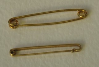 A 9ct gold stock pin together with a 9ct gold tie pin