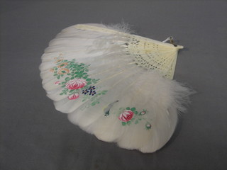 A pierced ivory fan with ostrich feathers (1 guard f and r) 