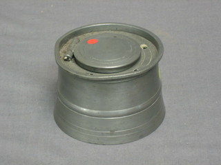 A circular pewter capstan inkwell with hinged lid 3"