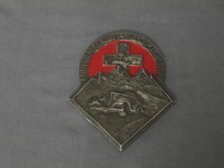 A Swiss enamel car badge marked St Gutthard, Souvenir De La Suisse-Ahdenkeh An Die Schwee