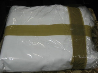 A double cotton duvet cover and 2 square pillow cases