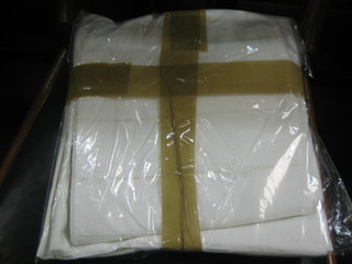 4 20" x 30" cotton pillow cases and 2 Oxford pillow cases