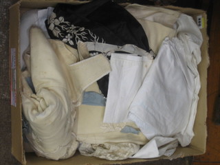 A small quantity of various linens