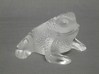 A modern Lalique glass figure of a seated toad 4"