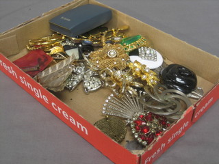 A collection of various costume jewellery brooches