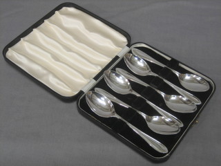 6 silver teaspoons, Sheffield 1940, 6 ozs, cased