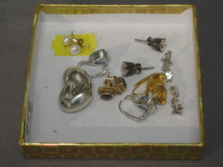 A pair of heavy silver moon shaped earrings and 6 other pairs of earrings