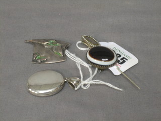 A silver coloured locket, an agate brooch, a silver brooch and a stick pin with hair sculpture