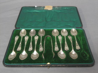 A set of 11 pierced silver coffee spoons and tongs, Sheffield 1909, 7 ozs
