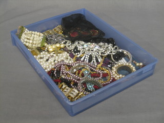 A quantity of good quality costume jewellery