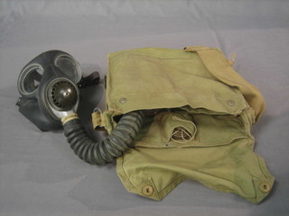 A WWII Service issue respirator, cased