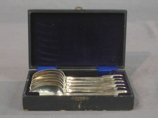 A set of 6 George III silver fiddle pattern teaspoons, London 1808 4 ozs, cased