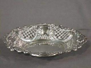 An Edwardian oval pierced and embossed silver pin tray 6" (marks rubbed), 2 ozs