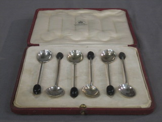 A set of 6 silver bean end coffee spoons Sheffield 1937, cased