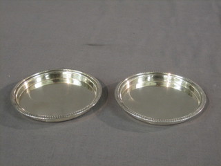 2 circular silver dishes 4", 4 ozs