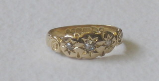 A lady's 18ct yellow gold dress ring set 3 diamonds