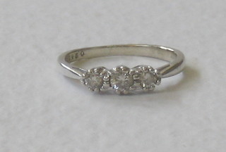 An 18ct white gold dress ring set 3 diamonds, approx 0.25ct