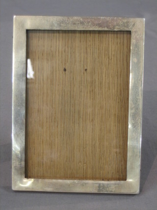 A plain silver easel photograph frame Birmingham 1915 6" x 4"