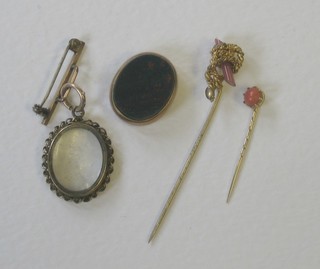 2 gilt metal stick pins, a gilt metal double sided photograph locket and a gold and bloodstone seal