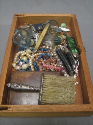6 various pocket knives, a walnut cigarette box with hinged lid, a silver hand brush and a collection of various costume jewellery