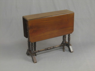 A Victorian walnut Sutherland table 30"