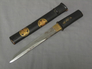 A Japanese dagger with 7 1/2" blade contained in a lacquered sheath