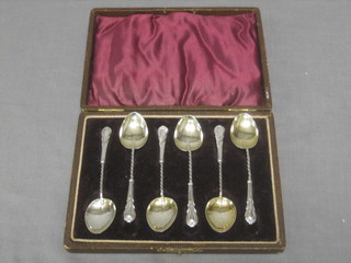 A set of 6 silver coffee spoons, Birmingham 1911, cased