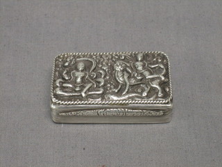 A silver snuff box 3"