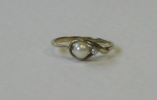 A 9ct gold dress ring set a pearl and a diamond