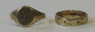 A 9ct gold signet ring together with a wedding band
